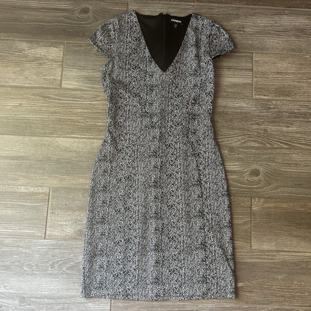 EXPRESS Black White Herringbone Classic Sheath V Neck Cap Sleeve Dress Women XS